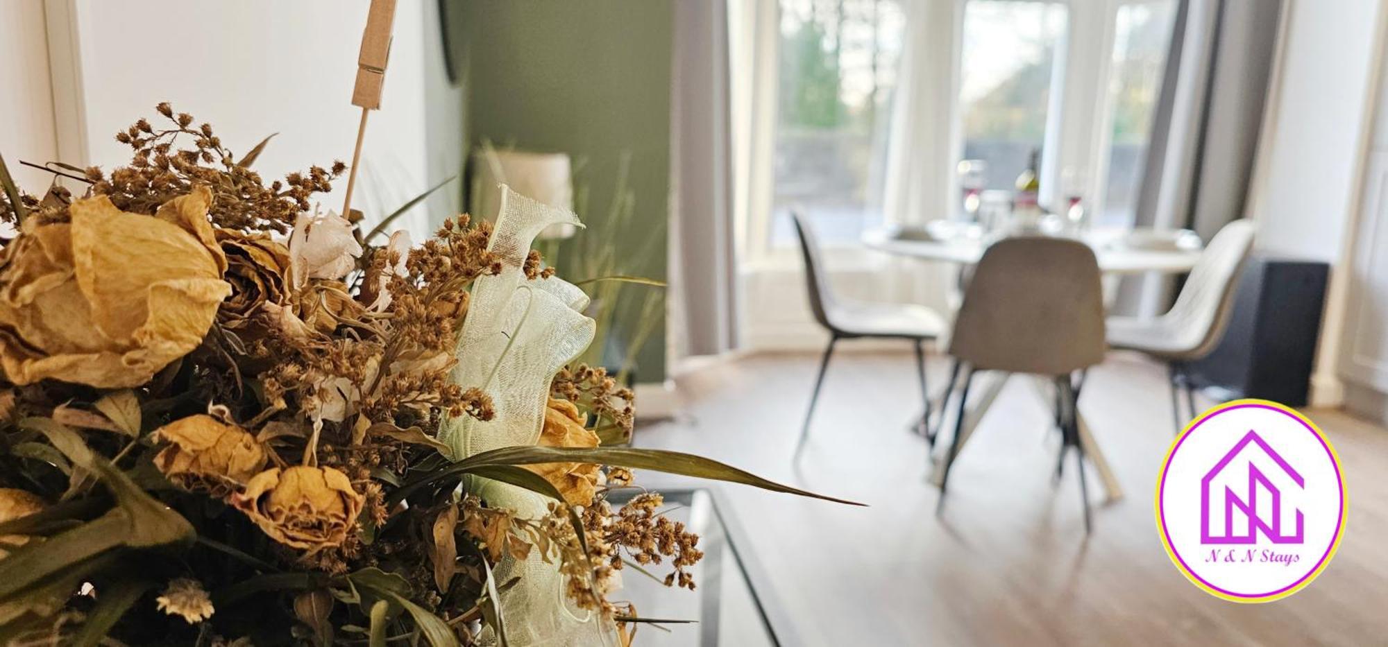 North Road - Perfectly Placed, Close To Town & Castle With Private Parking Apartment *