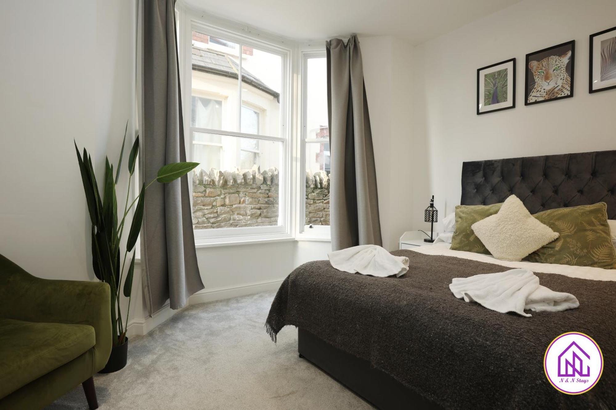 Apartment North Road - Perfectly Placed, Close To Town & Castle With Private Parking *